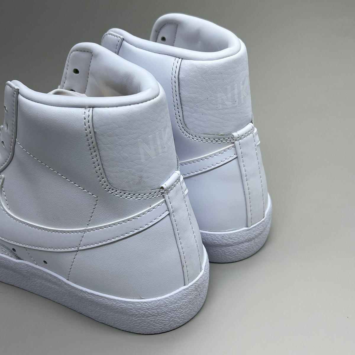 NIKE Blazer Mid 77' High-top Shoes SZ Womens 9 Mens 7.5 White & Peach CZ1055-117