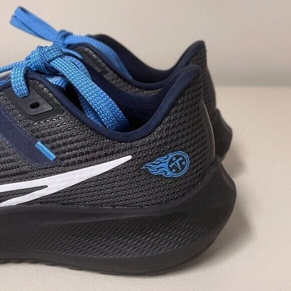 Nike Zoom Pegasus 40 Titans Running Shoes, Men's 7 / Women's 8.5
