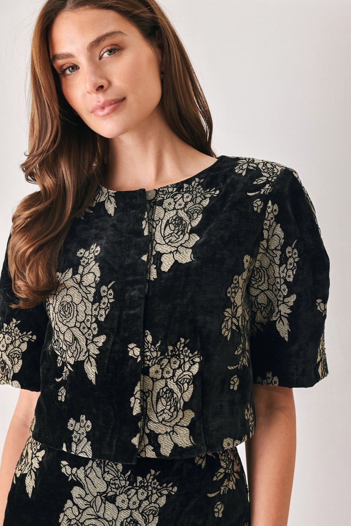 GILDED VELVET BLACK/GOLD JACQUARD CROPPED JACKET