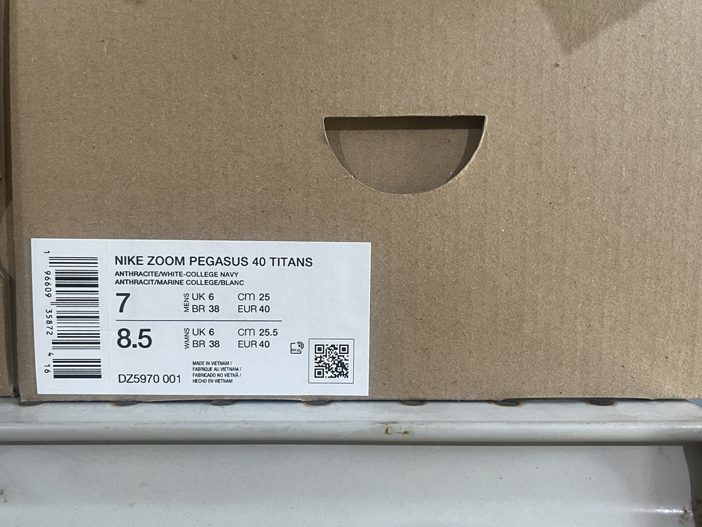 Nike Zoom Pegasus 40 Titans Running Shoes, Men's 7 / Women's 8.5